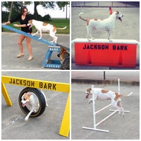 Foto scattata a Jackson Bark da Todd A. il 9/28/2014