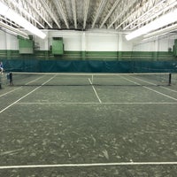 Foto tomada en Midtown Tennis Club  por Adam W. el 5/2/2018