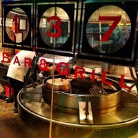 10/19/2012 tarihinde Lou The Chefziyaretçi tarafından 137 Bar &amp;amp; Grill'de çekilen fotoğraf