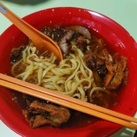 Photo taken at Heng Kee Lor Mee 興記鹵麵 by Lexelle d. on 2/1/2020