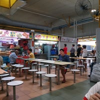 Photo taken at Hill Street Fried Kway Teow by Lexelle d. on 1/14/2020
