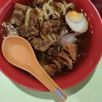 Photo taken at Heng Kee Lor Mee 興記鹵麵 by Lexelle d. on 5/15/2021