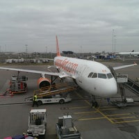 Photo taken at Gate H6 by Mark H. on 3/17/2014