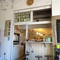 Foto scattata a Traditional Café &amp;quot;Symi&amp;quot; da Ozzy il 9/18/2014