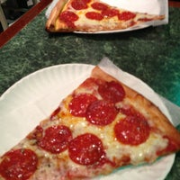Foto tomada en Danny&amp;#39;s Pizzeria II  por Gwen Q. el 5/11/2013