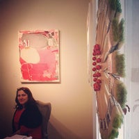 Foto tomada en Corrigan Gallery  por Jeni B. el 12/24/2012