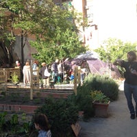 4/22/2017 tarihinde Anna Č.ziyaretçi tarafından Esta es una plaza'de çekilen fotoğraf