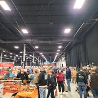 รูปภาพถ่ายที่ New Jersey Convention &amp;amp; Exposition Center โดย Michael เมื่อ 11/27/2021