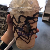 Photo taken at The Coffee Bean &amp;amp; Tea Leaf by Min B. on 3/11/2017