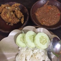 Photo taken at Ayam Goreng Mbok Limbok by James R. on 9/29/2016