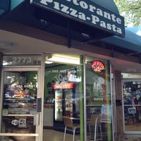 Photo prise au T.O. Pizza Shop par T.O. P. le11/26/2014