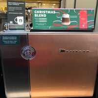 Photo taken at Starbucks by Kipitech on 12/12/2021