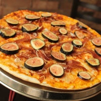 9/25/2014 tarihinde Tomatti House Pizzateriaziyaretçi tarafından Tomatti House Pizzateria'de çekilen fotoğraf