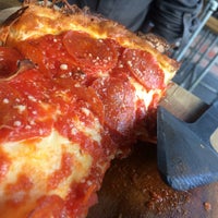 10/2/2016 tarihinde Tony P.ziyaretçi tarafından Chunk - Pan pizza'de çekilen fotoğraf
