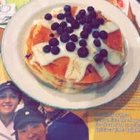 Photo taken at Cora&amp;#39;s Breakfast &amp;amp; Lunch by Homood . on 10/15/2021