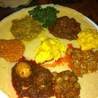 2/11/2013 tarihinde Brian L.ziyaretçi tarafından Queen Sheba Ethiopian Restaurant'de çekilen fotoğraf