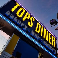 Foto scattata a Tops Diner da Tops Diner il 9/13/2018