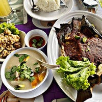 Photo taken at Restoran Ikan Bakar Kukup by Alyne on 1/1/2022