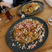 Photo taken at Prinkipo Dondurma ve Waffle by Gizem K. on 10/5/2023