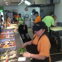 5/13/2013에 Kristal K.님이 Fourleaf Chopped Salads에서 찍은 사진