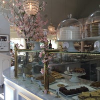 8/4/2015 tarihinde Staci S.ziyaretçi tarafından The Cake Bake Shop'de çekilen fotoğraf