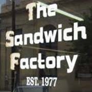 9/14/2014 tarihinde The Sandwich Factoryziyaretçi tarafından The Sandwich Factory'de çekilen fotoğraf