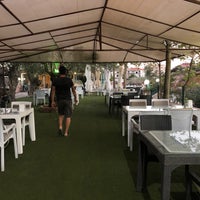 Das Foto wurde bei Saklıgöl Restaurant &amp;amp; Cafe von İffet K. am 8/4/2022 aufgenommen
