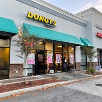 Photo taken at Donuts To Go by Johnnie W. on 10/14/2021