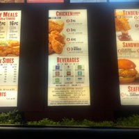 Photo taken at Popeyes Louisiana Kitchen by Johnnie W. on 3/19/2021