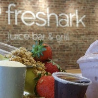 รูปภาพถ่ายที่ Freshark Juice Bar &amp;amp; Grill โดย Freshark Juice Bar &amp;amp; Grill เมื่อ 10/16/2014