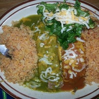Foto diambil di Vallartas Mexican Restaurant oleh Vallartas Mexican Restaurant pada 9/15/2014