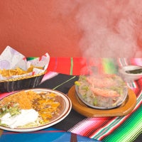 10/14/2014 tarihinde Vallartas Mexican Restaurantziyaretçi tarafından Vallartas Mexican Restaurant'de çekilen fotoğraf