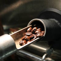 9/19/2014 tarihinde Harrar Coffee &amp;amp; Roasteryziyaretçi tarafından Harrar Coffee &amp;amp; Roastery'de çekilen fotoğraf