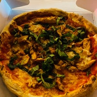 Foto tomada en Ella&amp;#39;s Wood-Fired Pizza  por April A. el 9/16/2021