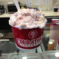 Photo taken at Cold Stone Creamery by Cicely on 12/11/2012