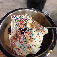 4/19/2015 tarihinde Rachel L.ziyaretçi tarafından Jeni&amp;#39;s Splendid Ice Creams'de çekilen fotoğraf