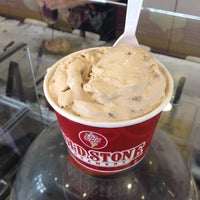Photo taken at Cold Stone Creamery by Robert H. on 8/22/2013