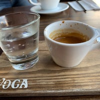 Foto tirada no(a) Avoca Coffee Roasters por Danila O. em 11/17/2018