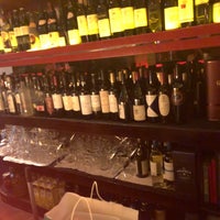 Foto diambil di DiVino Wine Bar &amp;amp; Restaurant oleh Chuck M. pada 5/21/2018