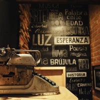 รูปภาพถ่ายที่ Café Bar 500 Noches San Cristóbal โดย Café Bar 500 Noches San Cristóbal เมื่อ 10/5/2014
