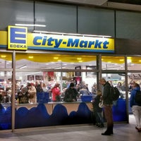 รูปภาพถ่ายที่ EDEKA City-Markt โดย Rollo W. เมื่อ 1/23/2017