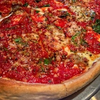 Photo prise au South of Chicago Pizza and Beef par Greg W. le5/13/2013