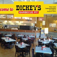 รูปภาพถ่ายที่ Dickey&amp;#39;s Barbecue Pit โดย Paul F. เมื่อ 9/19/2014