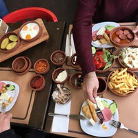 Das Foto wurde bei Prague Cafe Bistro von Yiğit am 3/29/2018 aufgenommen