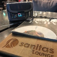 Das Foto wurde bei Sanitas Lounge von Arzu 💔 Çlk am 9/25/2021 aufgenommen