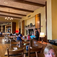 Foto diambil di Catal Restaurant oleh Axel L. pada 8/9/2022