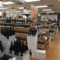 Photo taken at Gary&amp;#39;s Wine &amp;amp; Marketplace by Axel L. on 8/20/2016