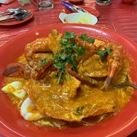 Photo taken at Ban Leong Wah Hoe Seafood by Pheobe T. on 8/18/2019