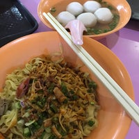Photo taken at 新路 Fishball Noodle by Pheobe T. on 1/25/2018