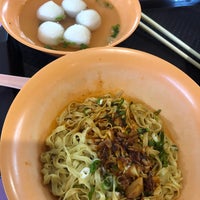 Photo taken at 新路 Fishball Noodle by Pheobe T. on 10/16/2018